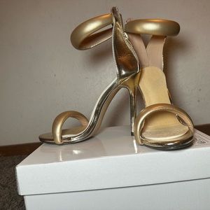 Gold heels size CN38(US size7)
